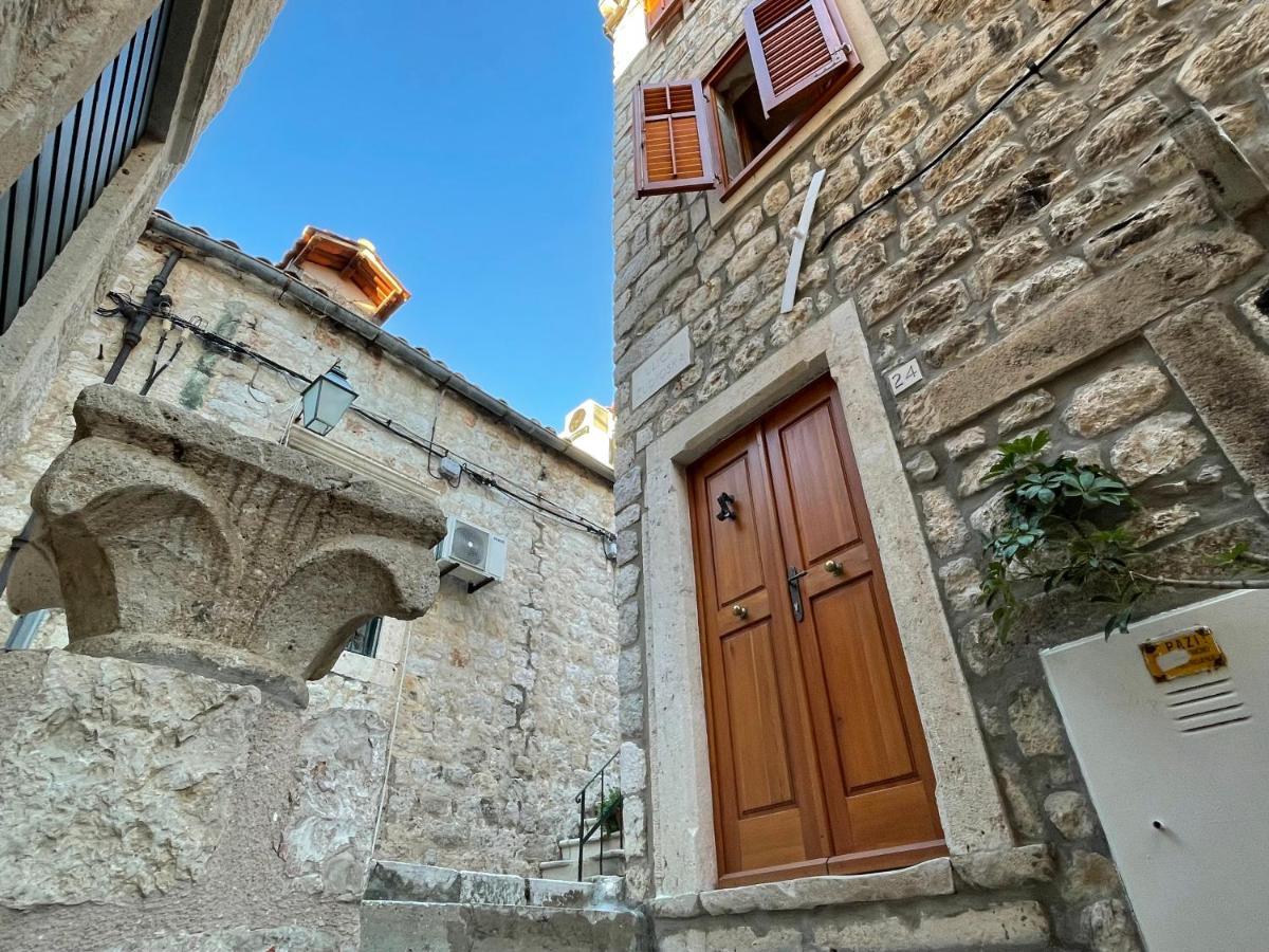 Throne Iii. * Dubrovnik