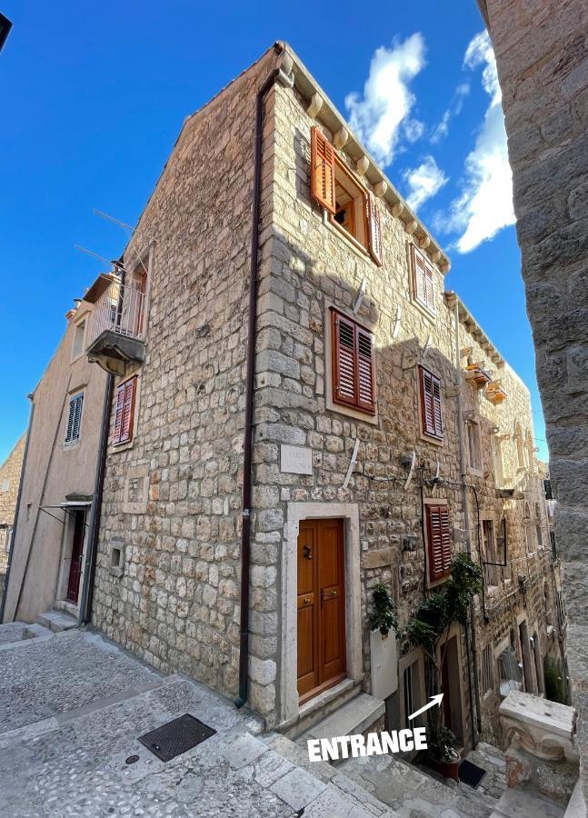 Throne Iii. Dubrovnik