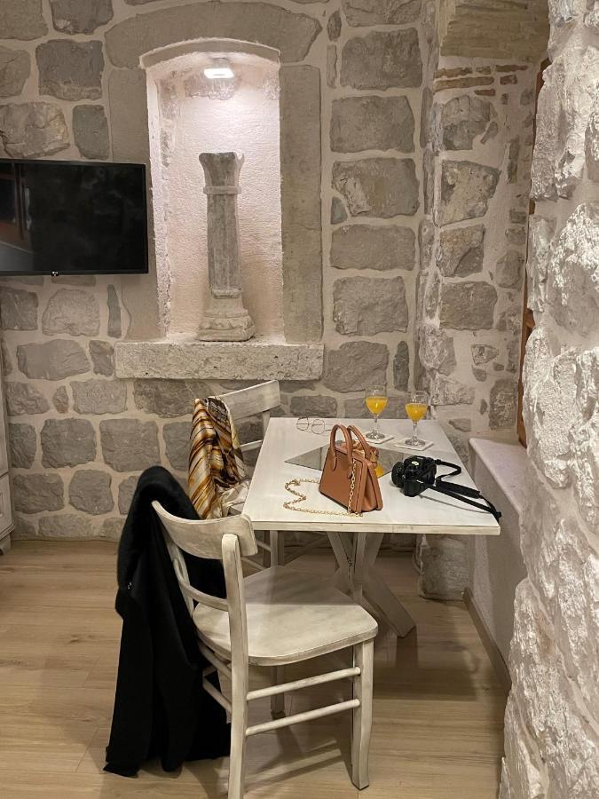 Throne Iii. Leilighet *